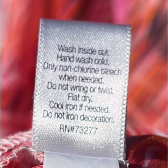 ~eN Jennifer Lopez red embellished cold-shoulder top - Picture 12 of 16